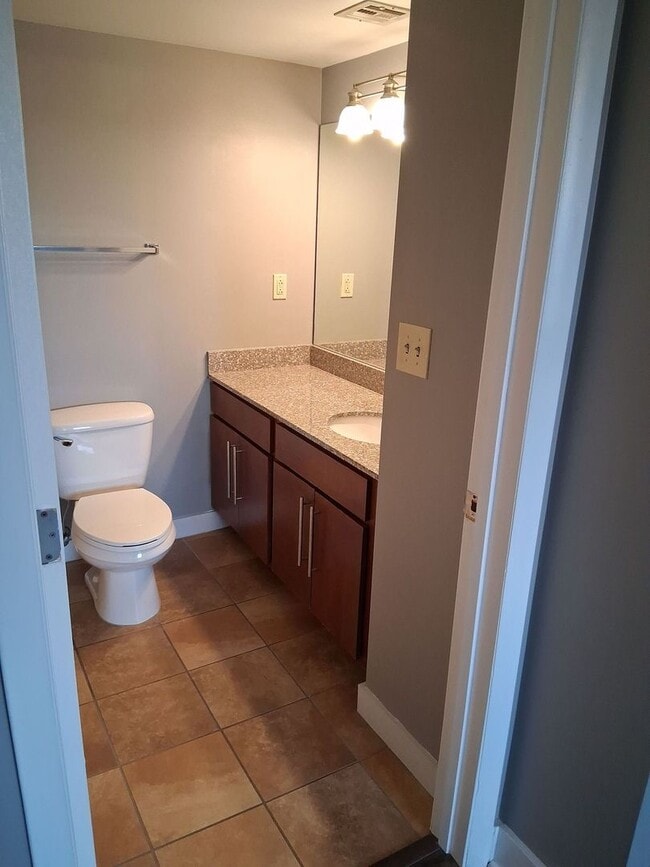 Building Photo - NEW LISTING for Lake Plaza 10th floor unit! Best View in Knoxville - Move in August 13, 2026!