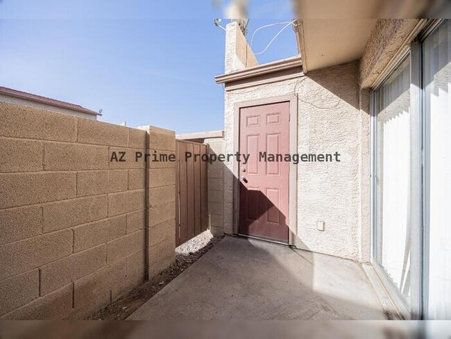 Building Photo - 4828 W Orangewood Ave