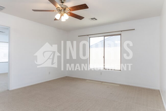 Building Photo - Large Home with Plenty of Room in Coolidge