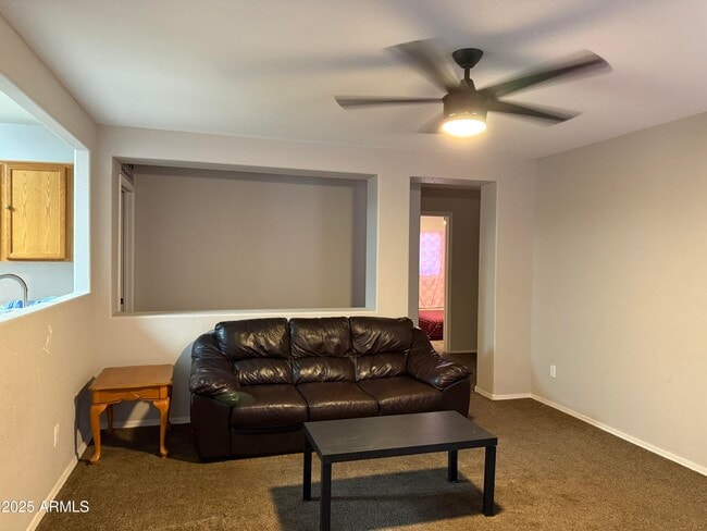 Building Photo - 678 W Kingman Loop