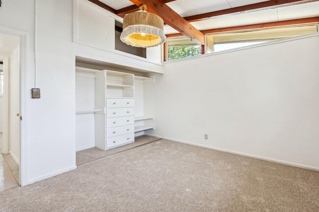 Building Photo - 2524 Landwood Way
