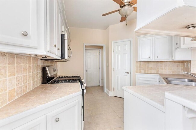 Building Photo - 108 Harbour Town Cir