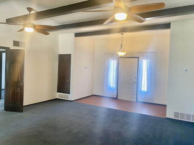 Building Photo - 1812 Pomona Dr