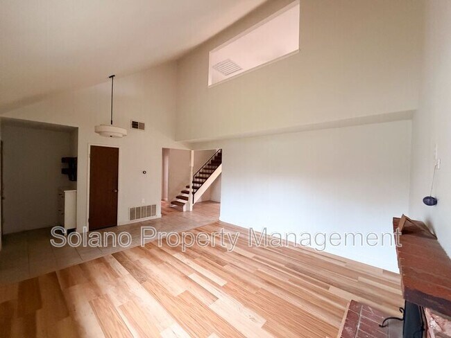 Building Photo - 950 Pembroke Way