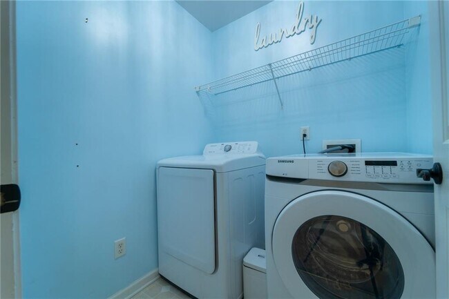 Building Photo - 313 Oak Hill Ln