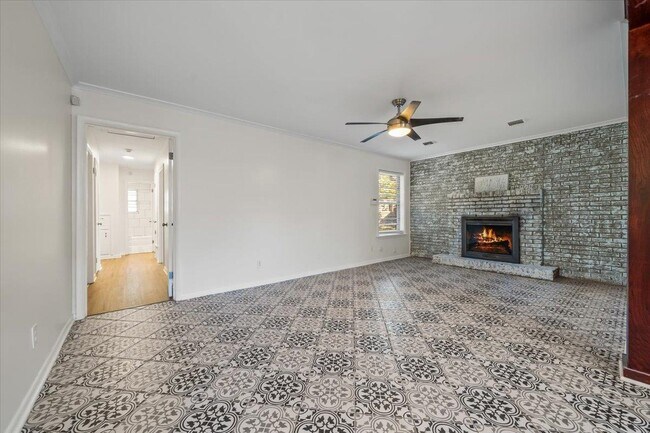 Building Photo - 1554 Estate Dr