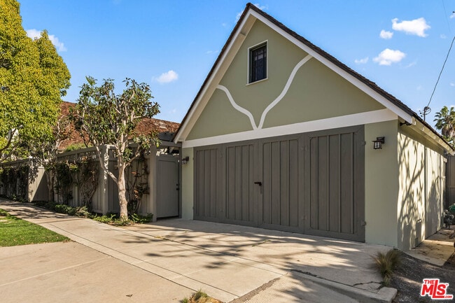 Building Photo - 602 11th St