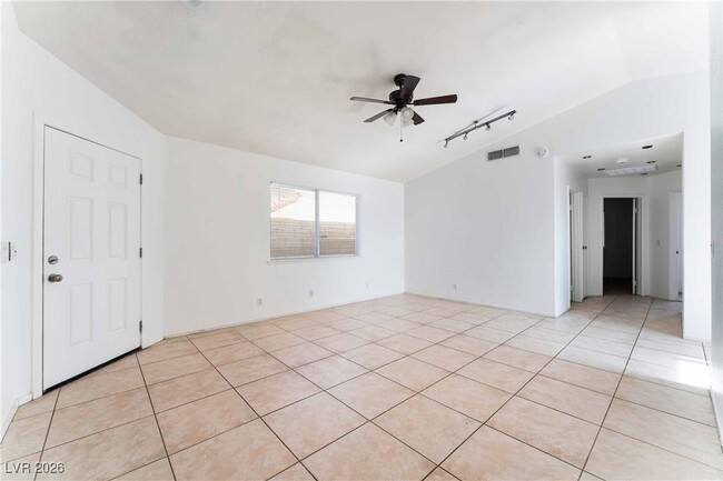 Building Photo - 900 Calico Hills Ct