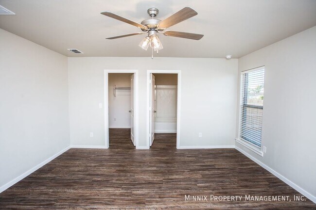 Building Photo - 2113 N. Ave. L-