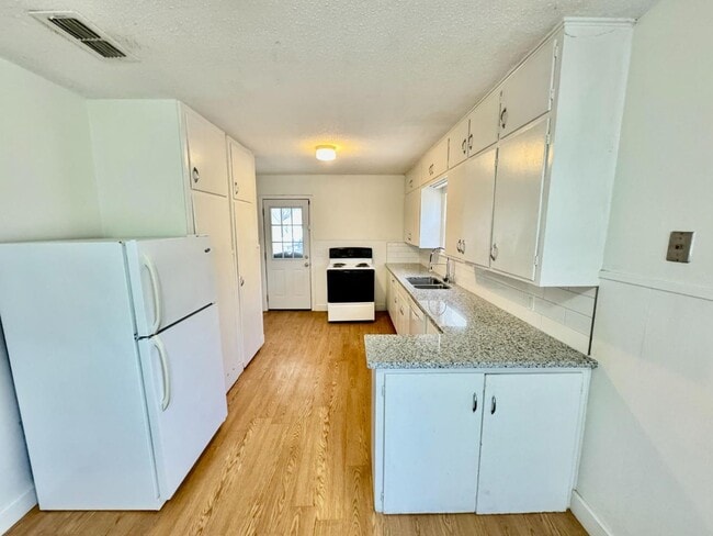 Building Photo - 3322 26th St