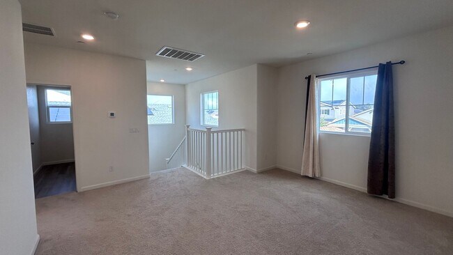 Building Photo - 577 Bedfordshire Dr