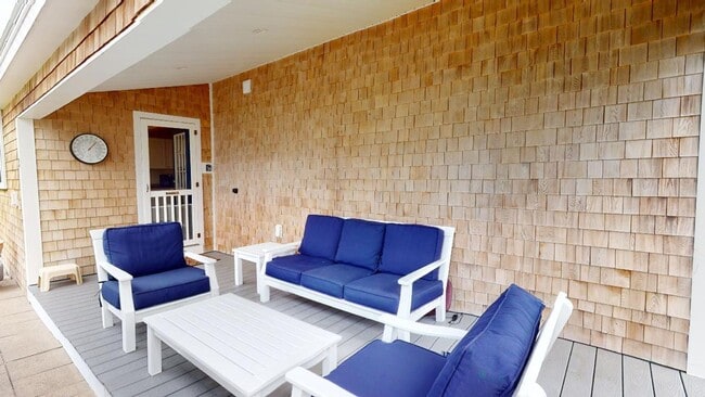 Building Photo - Winter Rental Only. Single Family Availabl...