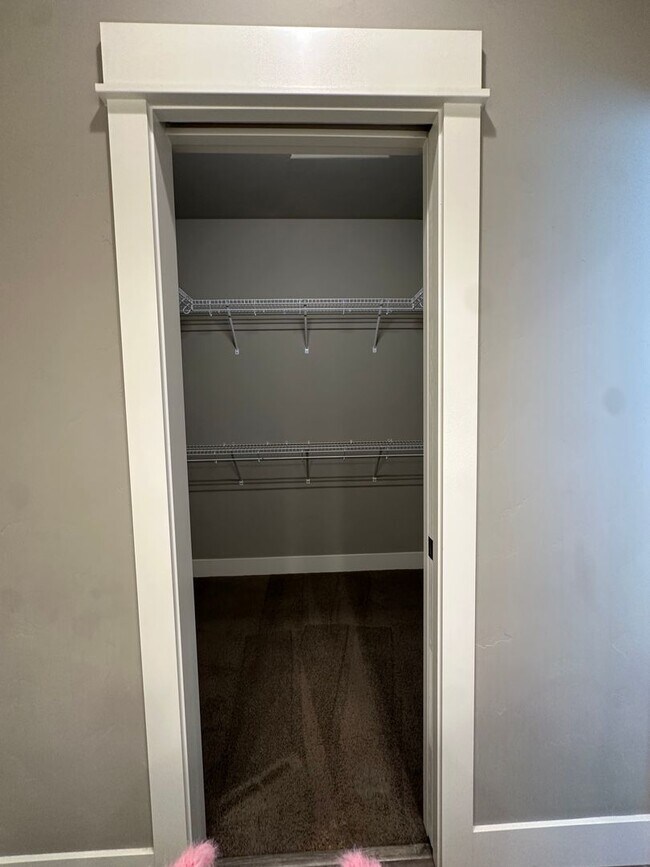 Building Photo - Beautiful Stone Creek Home | Open Layout, RV Parking & Private Pool Access