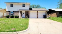Building Photo - 14025 N Everest Ave
