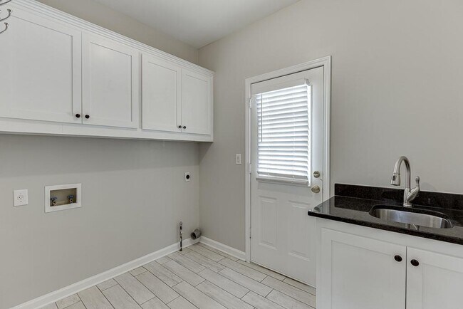 Building Photo - 9345 Riverclub Pkwy
