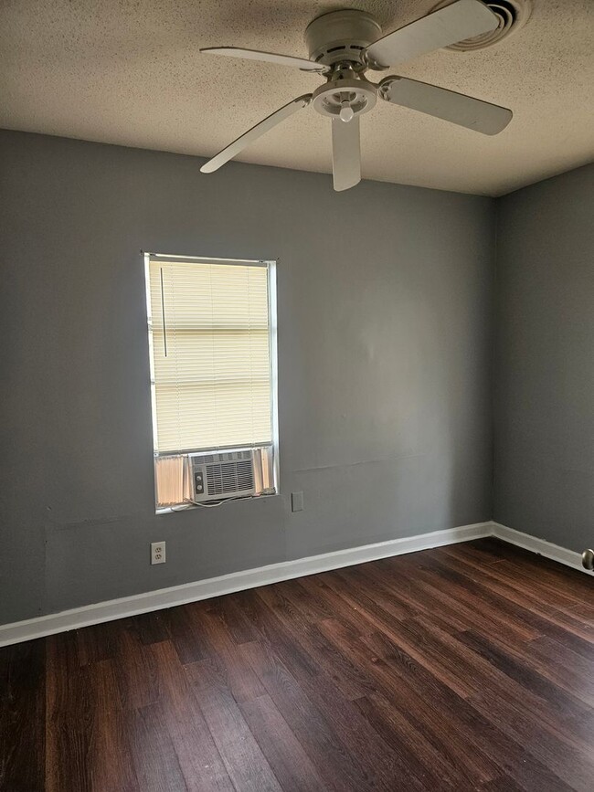 Building Photo - Available now!!! THIS PROPERTY IS SECTION 8 FRIENDLY!