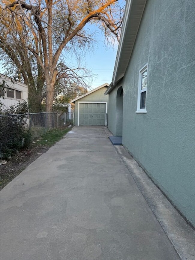 Building Photo - Gables Home