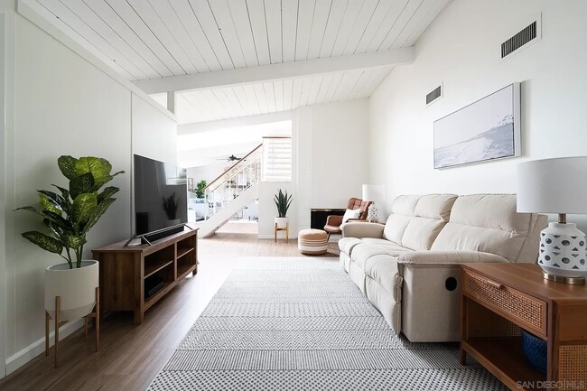 Building Photo - 5582 Baja Dr