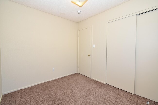 Building Photo - 8840 E 38th Ln