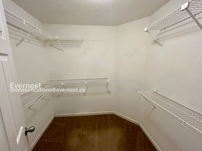 Building Photo - Limited Time Special Offer / Spacious 4 Bedroom Home in Suwanee / Large Yard / Pet Friendly