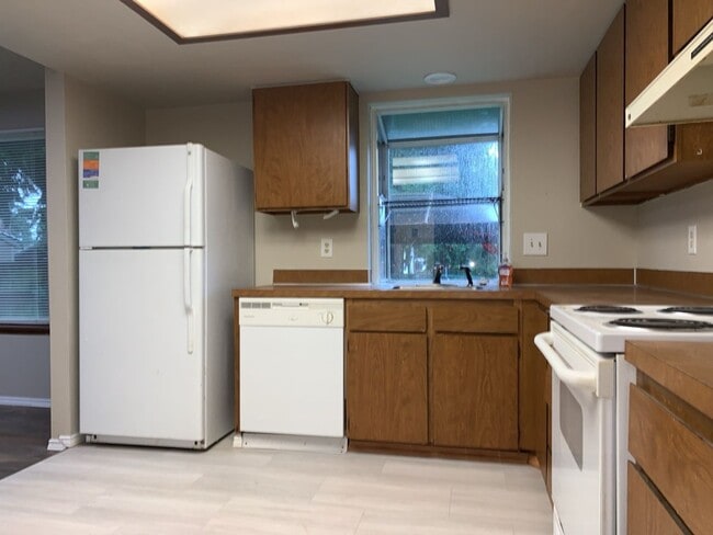 Building Photo - Beautiful 3Bd/1.5 Ba Federal Way Home.