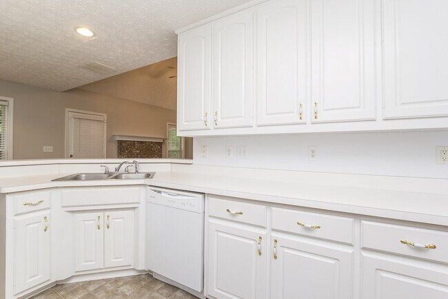 Building Photo - 761 Simon Park Cir