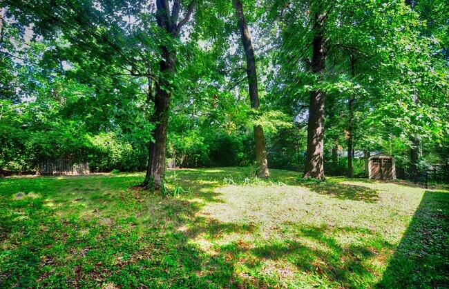 Building Photo - Home in Chapel Hill