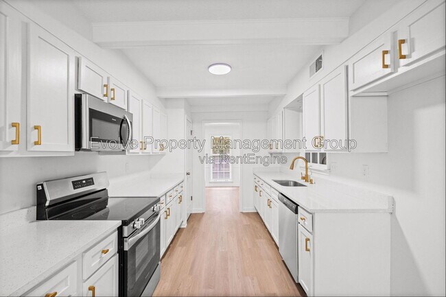 Building Photo - 3085 Circle Gate Dr