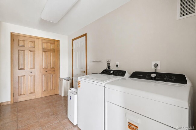 Building Photo - 9 Kanes Ln