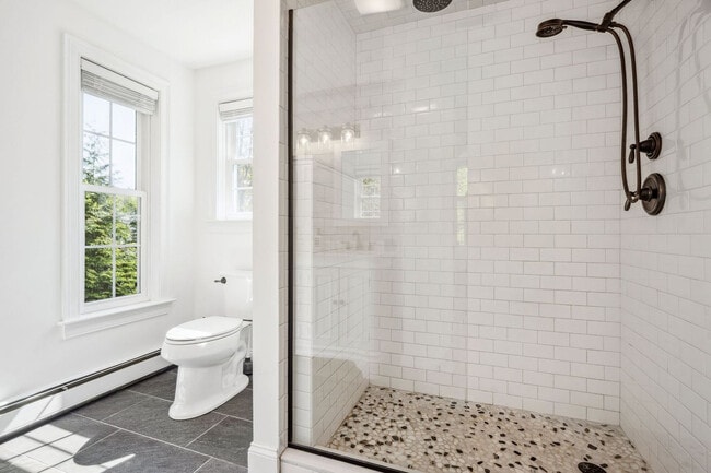 Building Photo - 550 Long John Rd