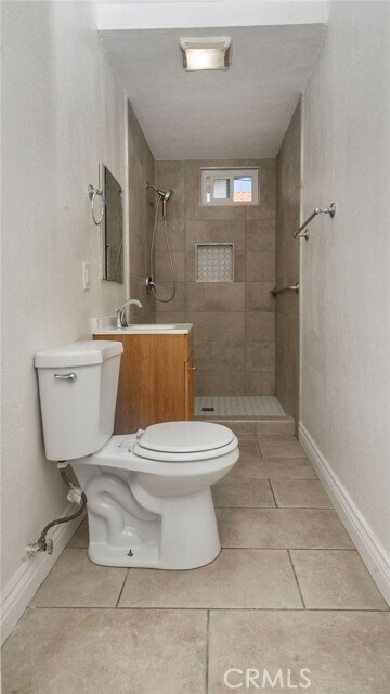 Building Photo - 911 W 40th Pl