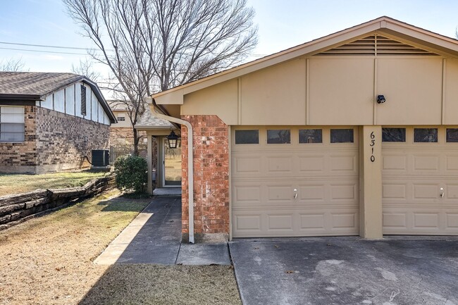 Building Photo - 3 Bedroom, 2 Bath Duplex in North Richland...