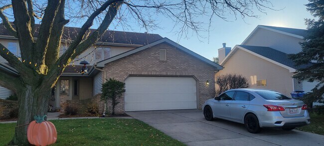 Primary Photo - 5695 Wilshire Dr
