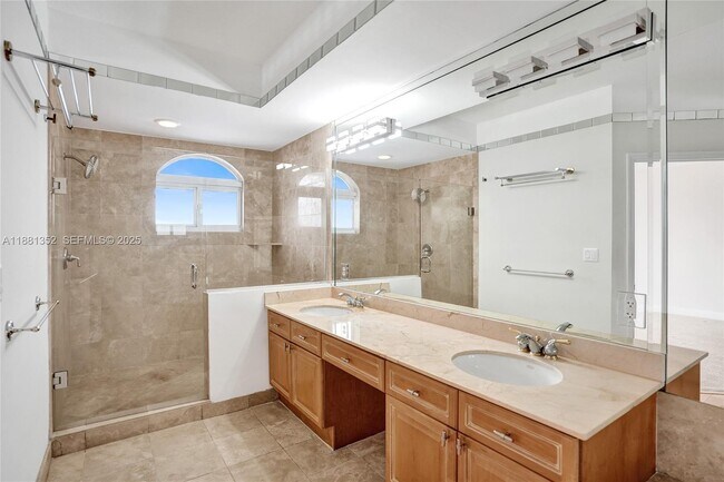 Building Photo - 100 S Birch Rd