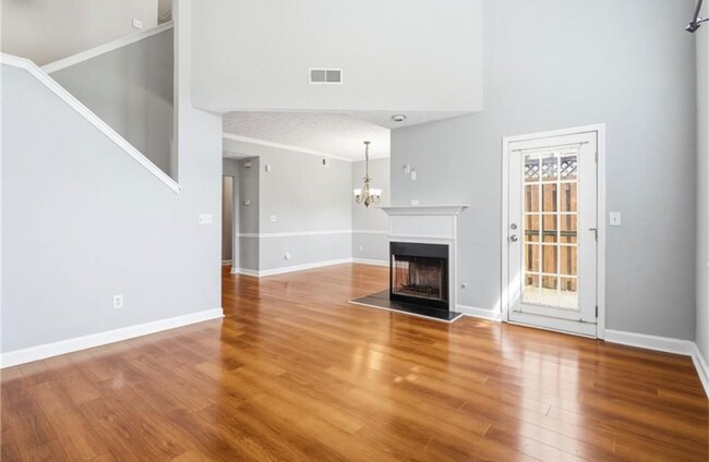 Building Photo - 2BR Townhome in Summerhill with Garage and Exterior Maintenance Included