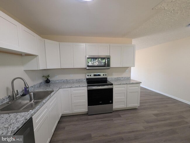 Building Photo - 6327 Willowood Ln