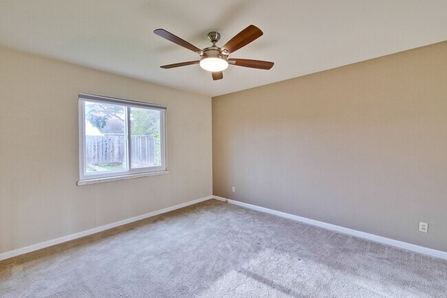Building Photo - Wow! What a Great Home! Available Soon!