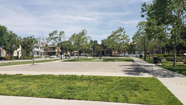 Building Photo - 16020 Huntington Garden Ave