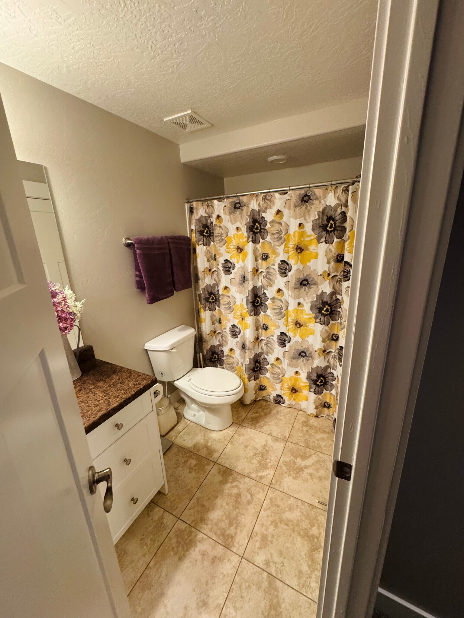 Building Photo - 758 S Aspen Way