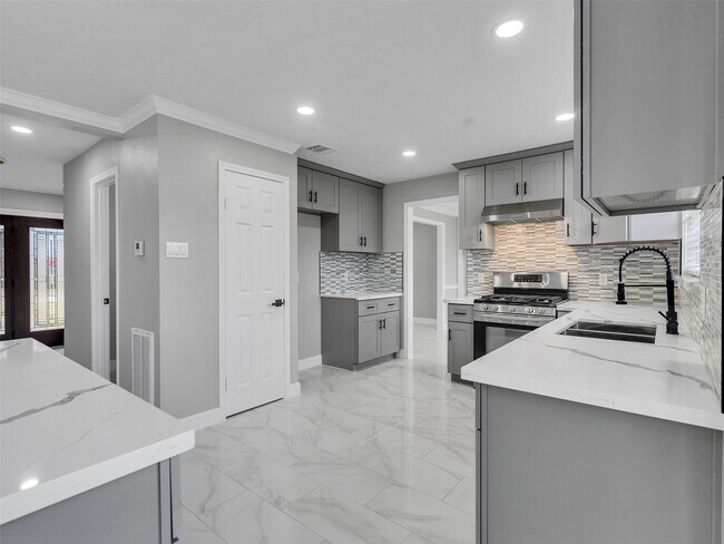 Building Photo - 1730 Pilgrim Journey Dr