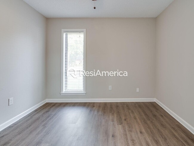 Building Photo - Fully renovated 3BR/2BA with fenced in yard