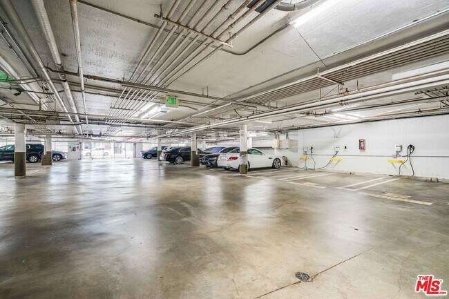 Building Photo - 1508 Veteran Ave