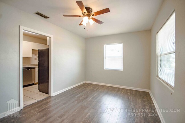 Building Photo - Great Duplex Just South of Downtown