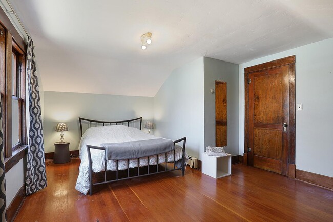 Building Photo - 705 N 5th Ave