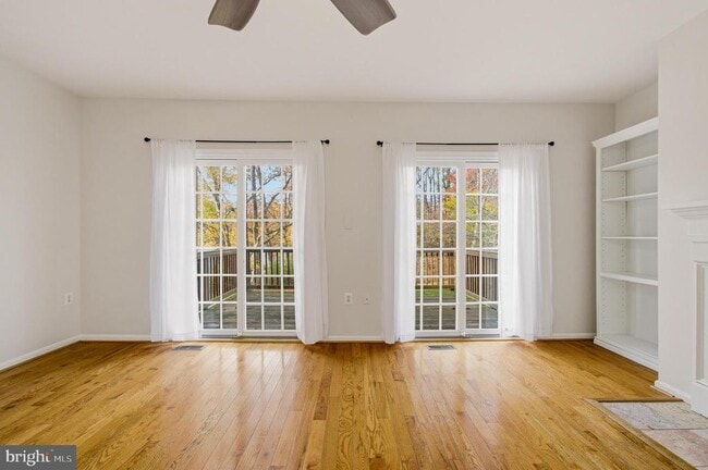 Building Photo - 7393 Swan Point Way