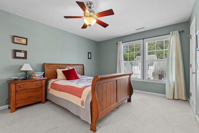 Building Photo - Spacious Single Family Home: Available July 10th