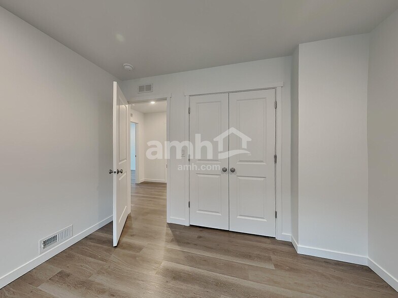 Building Photo - 5126 Turnstone St SE