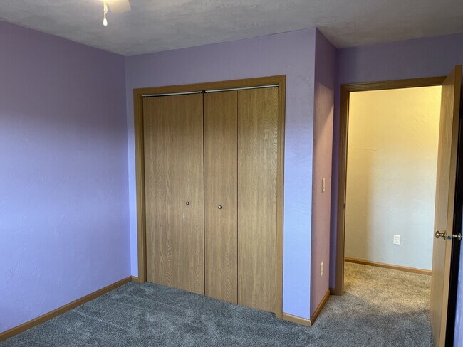 Building Photo - 3 Bedroom, 3 Bath Duplex in Greenville