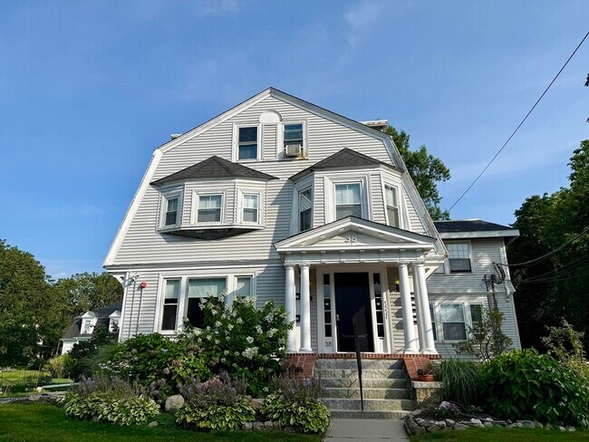 Primary Photo - 38 Crescent