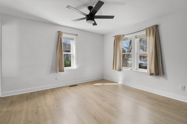 Building Photo - 106 Stacker Dr